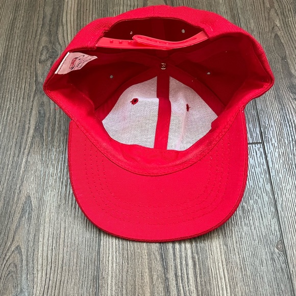 OTTO Red Cap with White Label - Picture 11 of 11